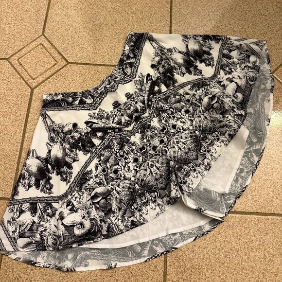 Finders Keepers Victorian Pattern Shorts - Picture 1 of 5